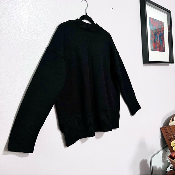 Tommy Hilfiger Noir Knitted High-Low Sweater with Triple Color-block Stripes - Picture 15 of 15